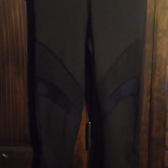 Victoria's Secret PINK *Reversible* Women's Black and Blue Leggings - Picture 7 of 7